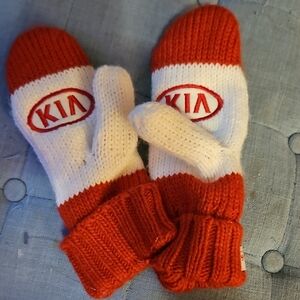 🌟3/$25🌟KIA Red and White Canada Maple Leaf  Mittens Woman's Small/Medium